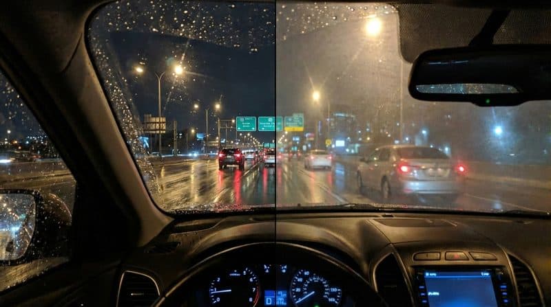 Kamera samochodowa nocą — widoczność HDR na drodze