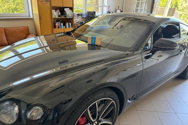 Profesjonalny montaż kamery samochodowej – Serwis Fox