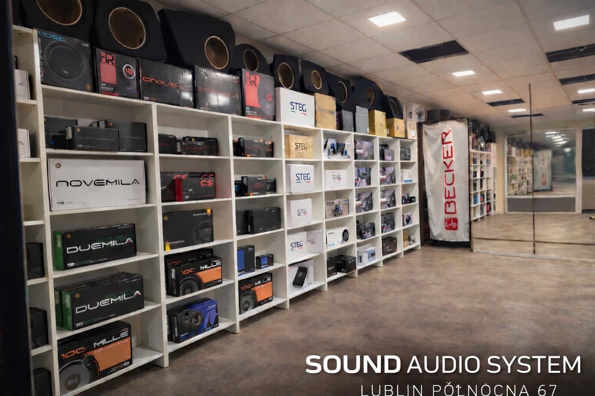 Showroom Sound Audio System Lublin – sprzęt car audio na półkach