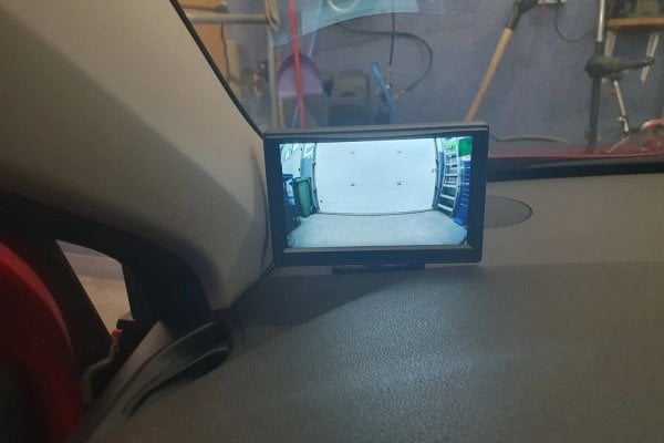 Montaż wyświetlacza z kamerą cofania – Citroën C4, Autoradex Elbląg