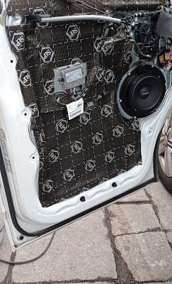 Montaż elektroniki samochodowej – Radio-Car Kraków