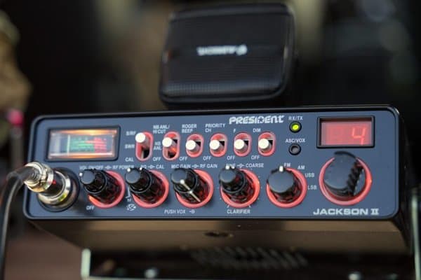 Montaż CB radio i anten samochodowych – Radio-Car Kraków