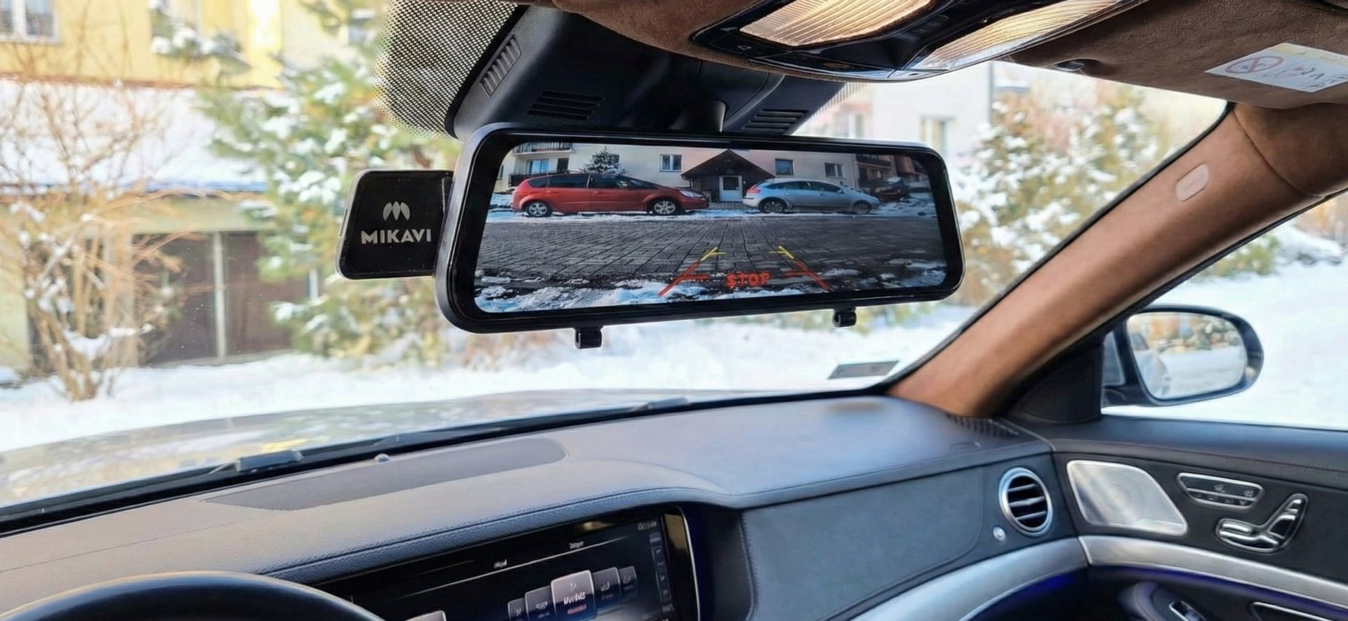 Wideorejestrator w lusterku Mikavi PQ5 PRO 4K - widok z wnętrza samochodu